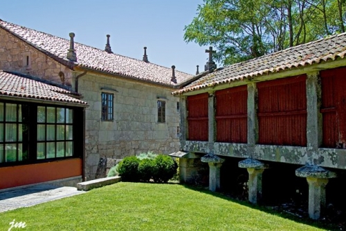 Pazo la Buzaca horreo